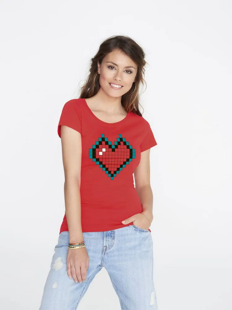Футболка женская Pixel Heart, красная арт.70863.50