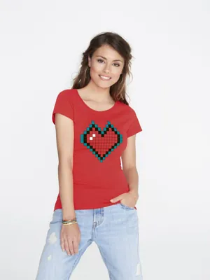 Футболка женская Pixel Heart, красная арт.70863.50